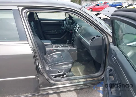 2010 Chrysler 300 Touring/Signature Series/Executive Series z USA, uszkodzony, nr VIN 2C3CA5CV5AH137564